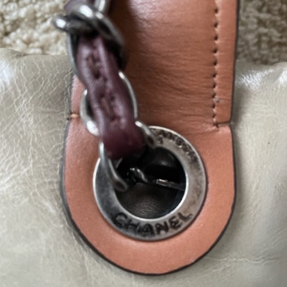 AUTHENTIC CHANEL 2009-2010 "In-the-Mix" Tote in light grey calfskin - Picture 7 of 12